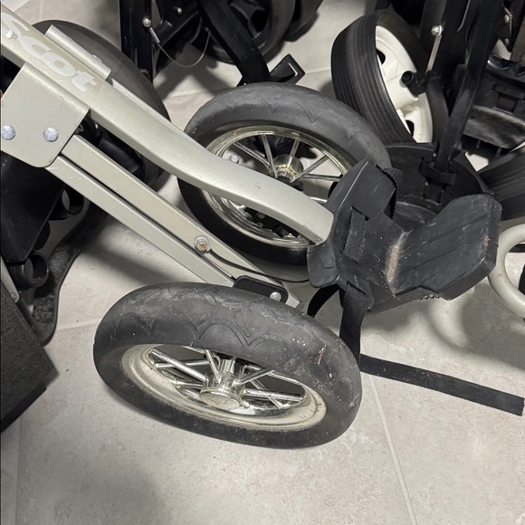 Golf Caddy Cart
3 wheeler version 
Used conditions - Picture 14 of 15